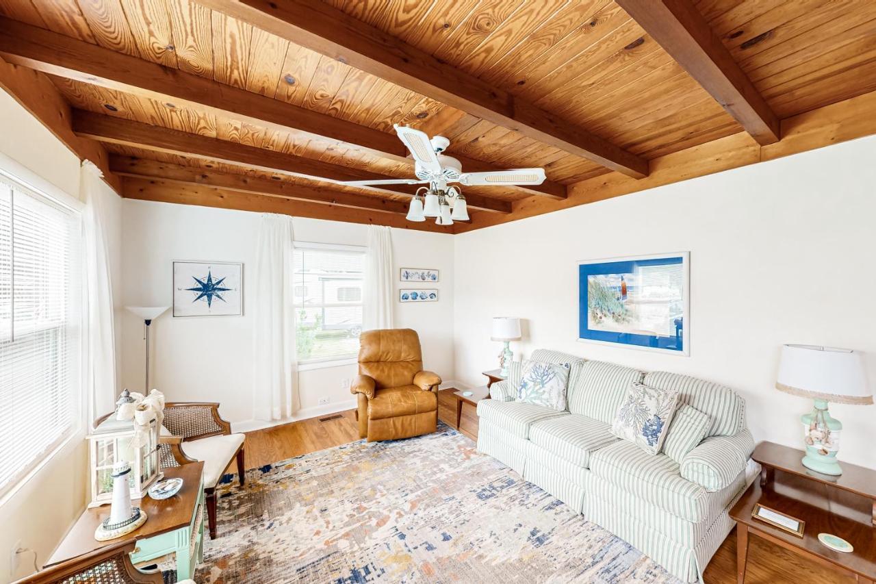 Ginny'S Coastal Cottage Oak Island Eksteriør bilde
