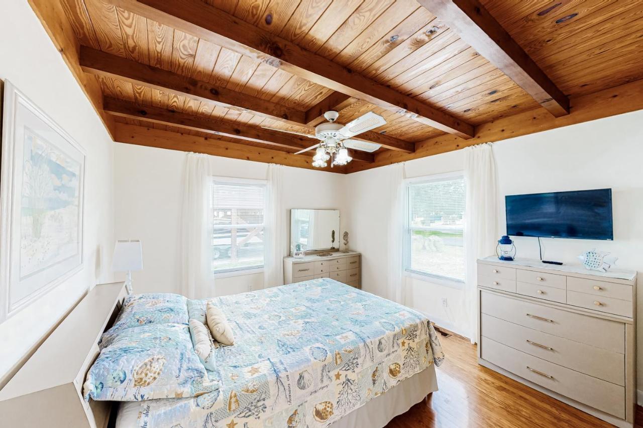 Ginny'S Coastal Cottage Oak Island Eksteriør bilde