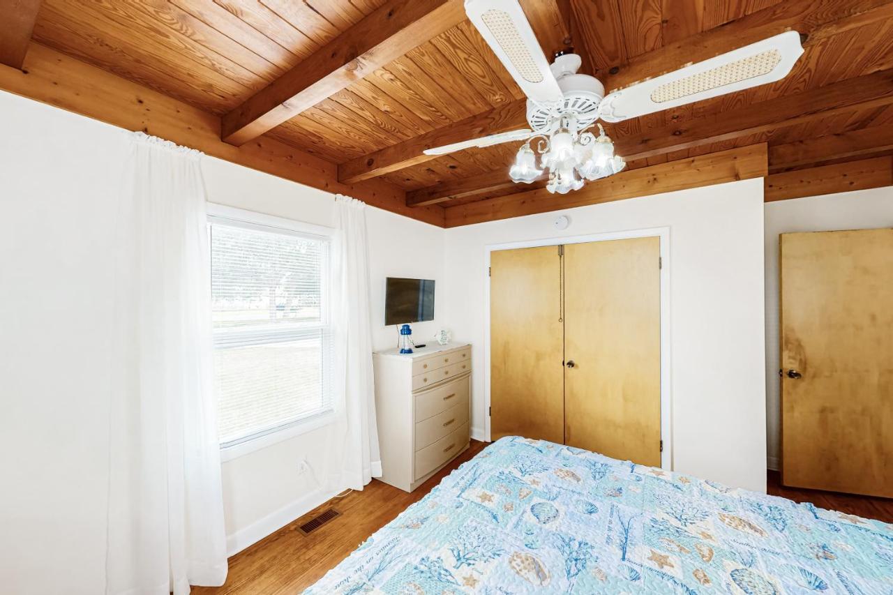 Ginny'S Coastal Cottage Oak Island Eksteriør bilde